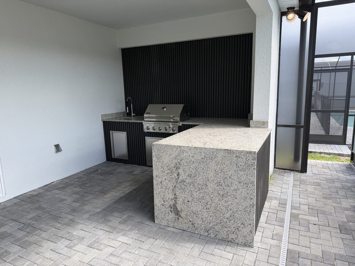 Outdoor Kitchen & Paver Patio